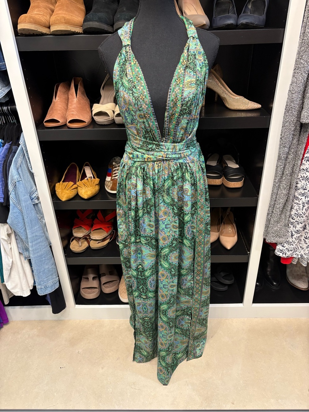 🆕🎉NWT Earthbound Green Paisley Halter Maxi Dress - Picture 2 of 9